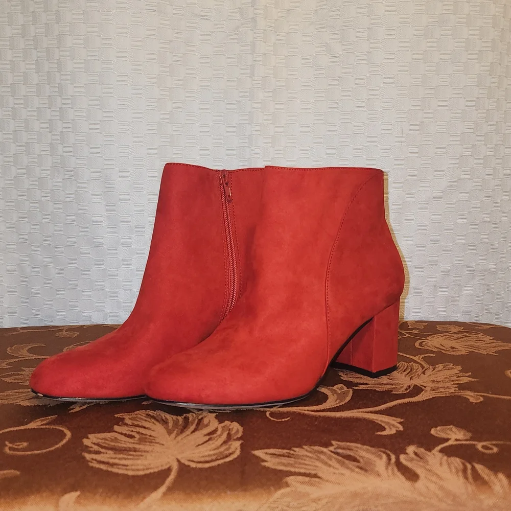 Women's Red Suede Heeled Ankle Boots Zipper Holiday Ankeboot Booties - Picture 1 of 6